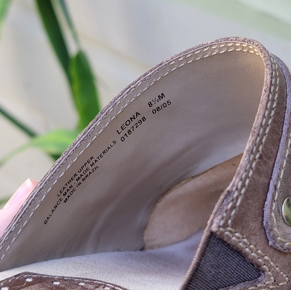 Used Women's Light Tan Brown Leather Clog Slide On Mule Size 8.5 with Buckle - Picture 9 of 11